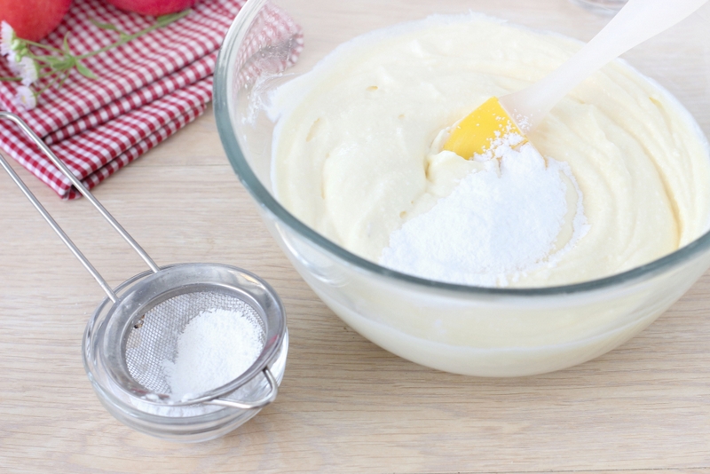 tvorozhnyj-pirog-s-farshirovannymi-yablokami-6