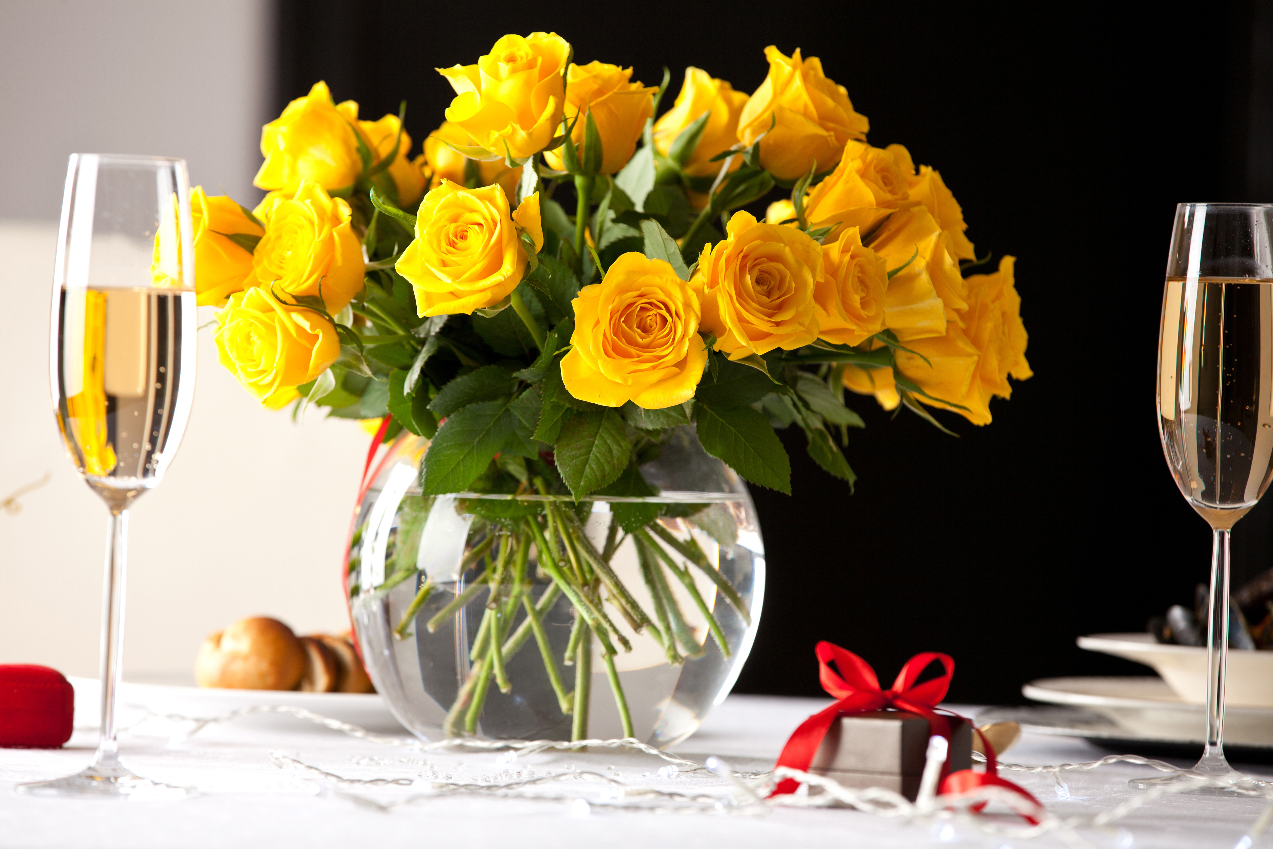 Yellow roses in vase on the table.