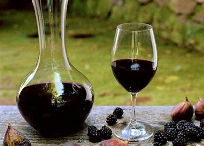 recept-vina-iz-ezheviki-so-zhzhenym-saxarom