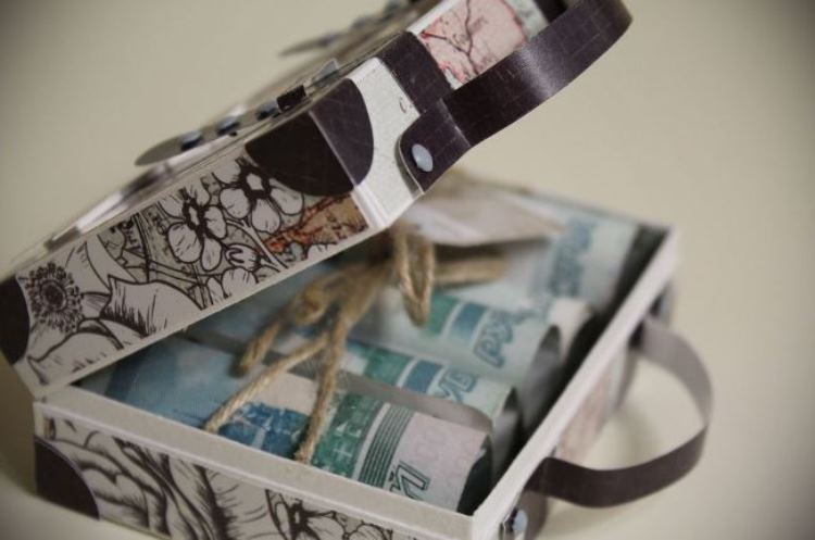 8-dengi-v-konverte-1