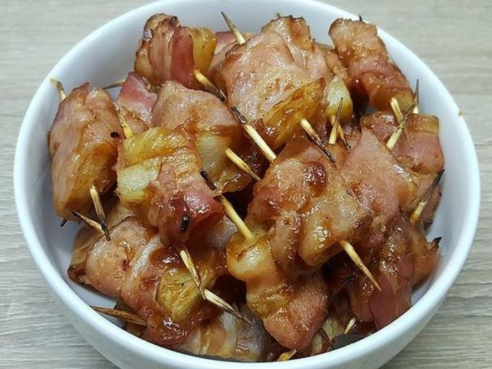 kanape-s-anansa-i-bekona