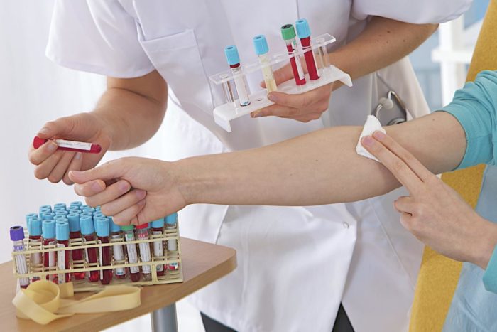 PRÉLEVEMENT SANGUIN - Femme